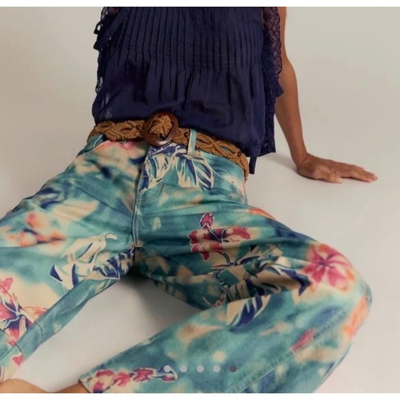 We The Free Printed Good Luck Barrel Jeans Tropical Floral Size 31 FP Sold Out - Picture 2 of 9
